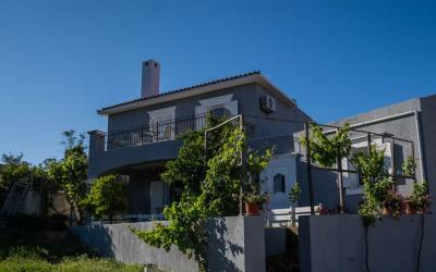 Three Bedroom Maisonette in Poros